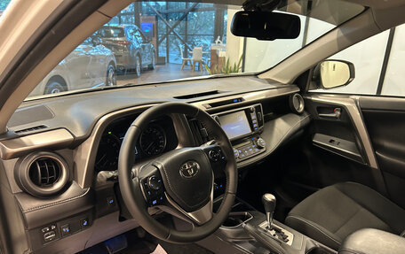 Toyota RAV4, 2017 год, 2 050 000 рублей, 13 фотография