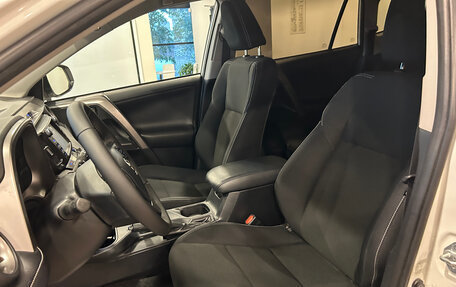 Toyota RAV4, 2017 год, 2 050 000 рублей, 12 фотография