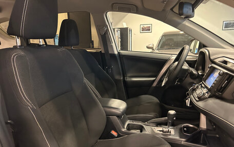 Toyota RAV4, 2017 год, 2 050 000 рублей, 24 фотография