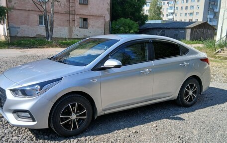 Hyundai Solaris II рестайлинг, 2017 год, 1 000 000 рублей, 4 фотография