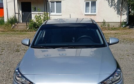 Hyundai Solaris II рестайлинг, 2017 год, 1 000 000 рублей, 3 фотография