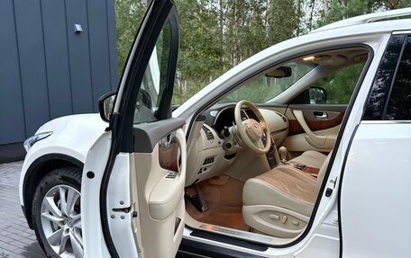 Infiniti QX70, 2016 год, 3 070 000 рублей, 9 фотография