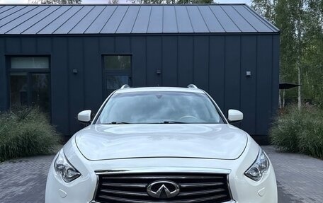 Infiniti QX70, 2016 год, 3 070 000 рублей, 10 фотография
