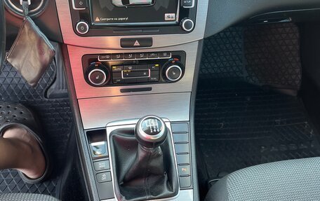 Volkswagen Passat B7, 2011 год, 1 090 000 рублей, 17 фотография