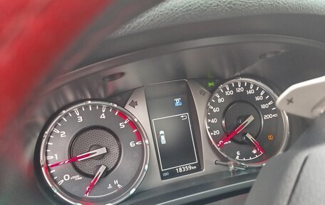 Toyota Hilux VIII, 2022 год, 5 950 000 рублей, 6 фотография