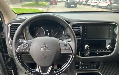 Mitsubishi Outlander III рестайлинг 3, 2021 год, 2 350 000 рублей, 9 фотография