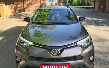 Toyota RAV4, 2018 год, 3 300 000 рублей, 8 фотография