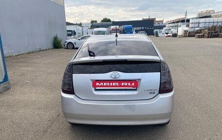 Toyota Prius, 2010 год, 815 000 рублей, 2 фотография