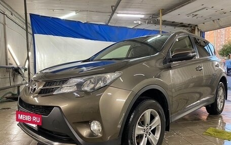 Toyota RAV4, 2015 год, 1 950 000 рублей, 2 фотография