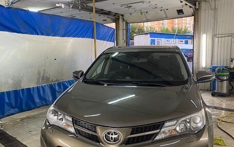 Toyota RAV4, 2015 год, 1 950 000 рублей, 8 фотография