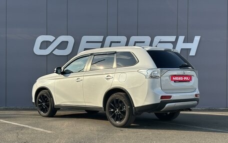Mitsubishi Outlander III рестайлинг 3, 2014 год, 1 350 000 рублей, 2 фотография