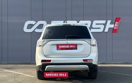 Mitsubishi Outlander III рестайлинг 3, 2014 год, 1 350 000 рублей, 4 фотография