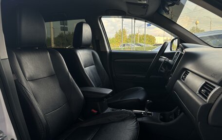 Mitsubishi Outlander III рестайлинг 3, 2014 год, 1 350 000 рублей, 8 фотография
