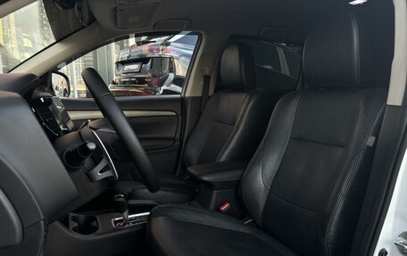 Mitsubishi Outlander III рестайлинг 3, 2014 год, 1 350 000 рублей, 10 фотография