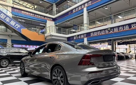 Volvo S60 III, 2022 год, 2 850 100 рублей, 7 фотография