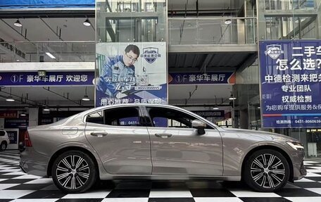 Volvo S60 III, 2022 год, 2 850 100 рублей, 4 фотография