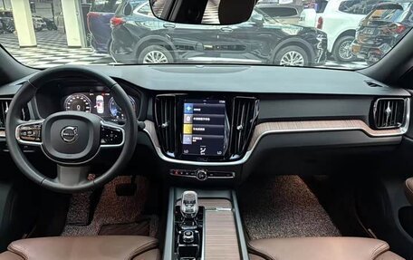 Volvo S60 III, 2022 год, 2 850 100 рублей, 8 фотография