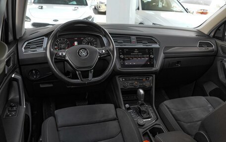 Volkswagen Tiguan II, 2018 год, 2 590 000 рублей, 6 фотография