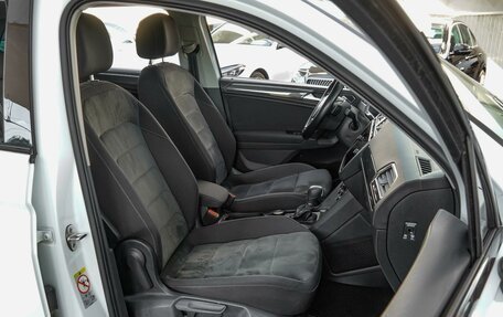 Volkswagen Tiguan II, 2018 год, 2 590 000 рублей, 8 фотография