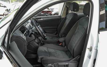 Volkswagen Tiguan II, 2018 год, 2 590 000 рублей, 10 фотография