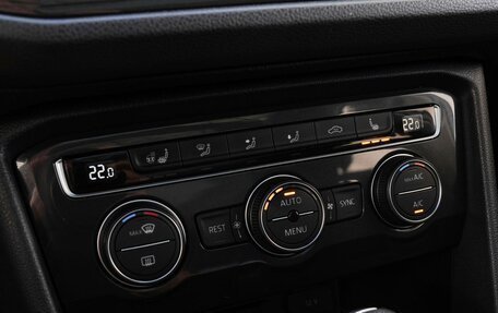 Volkswagen Tiguan II, 2018 год, 2 590 000 рублей, 16 фотография