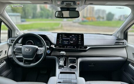 Toyota Sienna, 2021 год, 3 400 000 рублей, 4 фотография