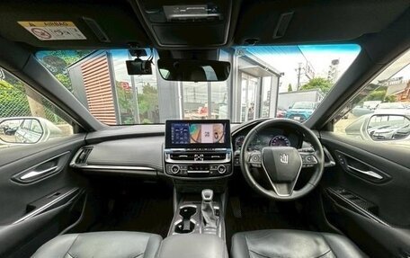 Toyota Crown, 2022 год, 2 880 000 рублей, 9 фотография