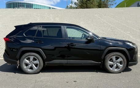 Toyota RAV4, 2021 год, 3 499 000 рублей, 6 фотография