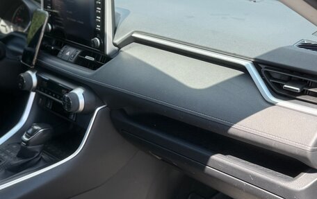 Toyota RAV4, 2021 год, 3 499 000 рублей, 15 фотография