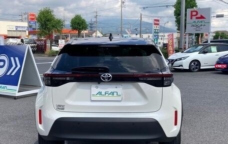 Toyota Yaris Cross, 2022 год, 1 500 000 рублей, 4 фотография