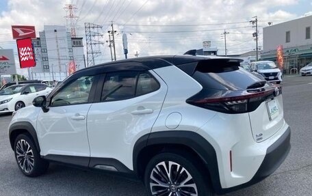 Toyota Yaris Cross, 2022 год, 1 500 000 рублей, 3 фотография