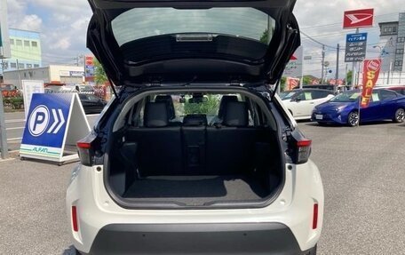 Toyota Yaris Cross, 2022 год, 1 500 000 рублей, 14 фотография
