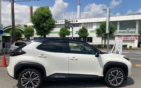 Toyota Yaris Cross, 2022 год, 1 500 000 рублей, 6 фотография