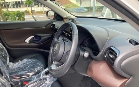 Toyota Yaris Cross, 2022 год, 1 500 000 рублей, 8 фотография