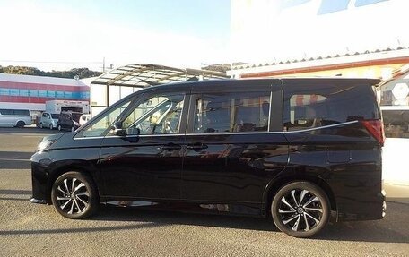 Toyota Noah, 2022 год, 2 140 000 рублей, 8 фотография