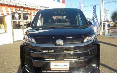 Toyota Noah, 2022 год, 2 140 000 рублей, 2 фотография