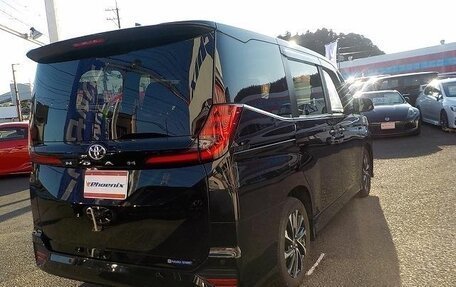 Toyota Noah, 2022 год, 2 140 000 рублей, 5 фотография