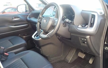 Toyota Noah, 2022 год, 2 140 000 рублей, 11 фотография