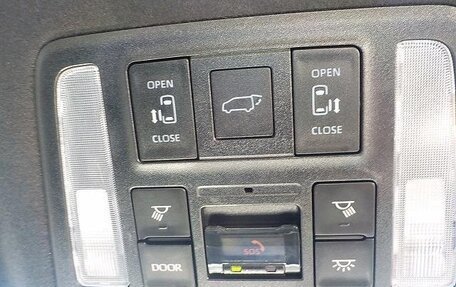 Toyota Noah, 2022 год, 2 140 000 рублей, 21 фотография