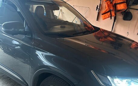 Mitsubishi Outlander III рестайлинг 3, 2018 год, 2 113 000 рублей, 4 фотография