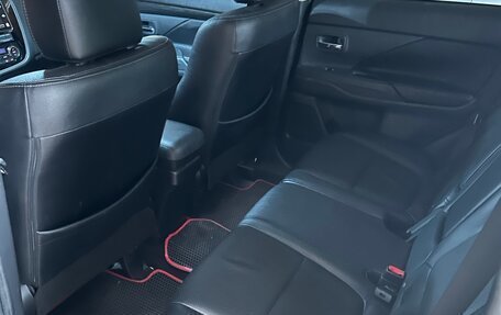 Mitsubishi Outlander III рестайлинг 3, 2018 год, 2 113 000 рублей, 6 фотография