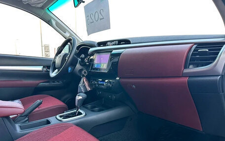 Toyota Hilux VIII, 2025 год, 4 892 000 рублей, 8 фотография
