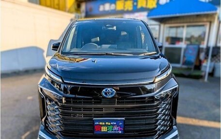 Toyota Voxy, 2022 год, 2 100 000 рублей, 2 фотография