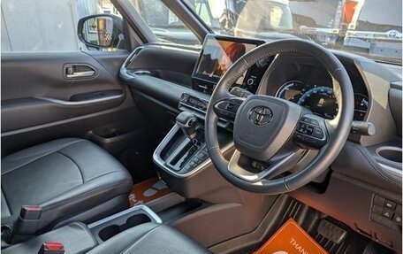 Toyota Voxy, 2022 год, 2 100 000 рублей, 7 фотография