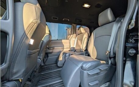 Toyota Voxy, 2022 год, 2 100 000 рублей, 13 фотография