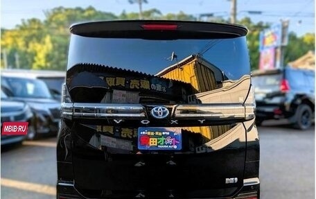 Toyota Voxy, 2022 год, 2 100 000 рублей, 5 фотография