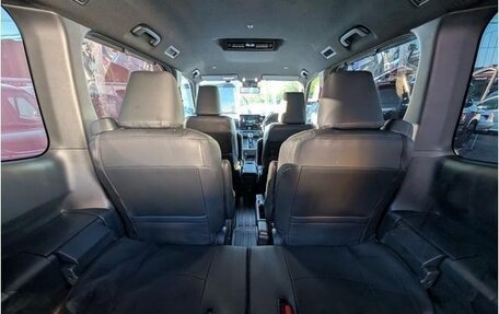 Toyota Voxy, 2022 год, 2 100 000 рублей, 21 фотография