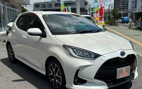 Toyota Yaris XP150 рестайлинг, 2022 год, 940 000 рублей, 1 фотография