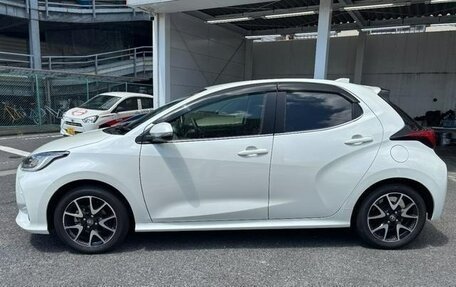 Toyota Yaris XP150 рестайлинг, 2022 год, 940 000 рублей, 5 фотография
