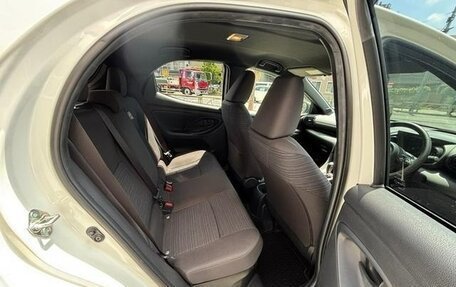Toyota Yaris XP150 рестайлинг, 2022 год, 940 000 рублей, 14 фотография
